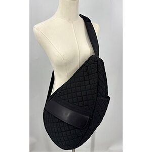 L.L. Bean AmeriBag Healthy Back Shoulder Bag/Sling Bag in a quilted black fabric